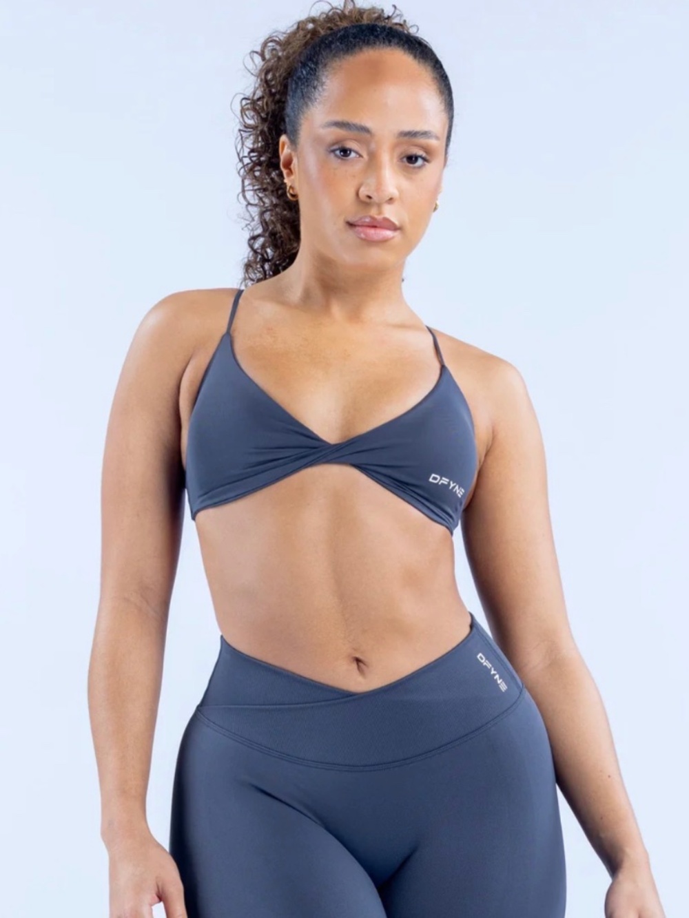 DFYNE CARBON Vision Twist Front Sports Bra